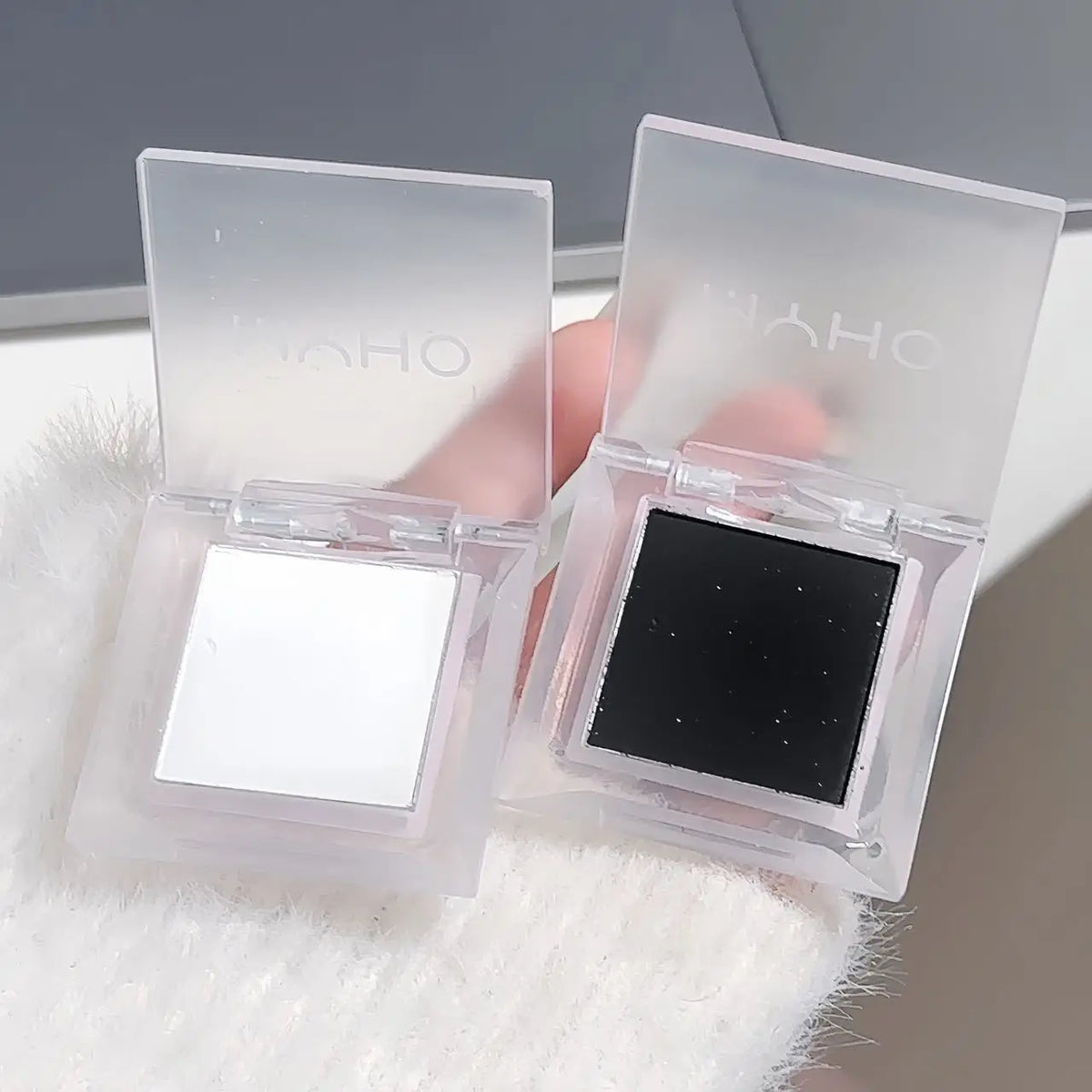 Long-Lasting Matte White and Smoky Black Eyeshadow Palette,Delicate, High-Pigment Monochrome, Contour Enhancing, for daily wear