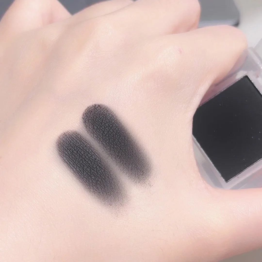 Long-Lasting Matte White and Smoky Black Eyeshadow Palette,Delicate, High-Pigment Monochrome, Contour Enhancing, for daily wear