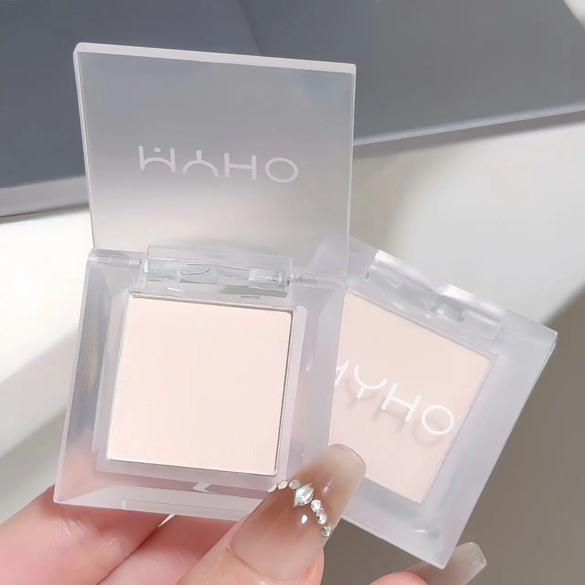 Long-Lasting Matte White and Smoky Black Eyeshadow Palette,Delicate, High-Pigment Monochrome, Contour Enhancing, for daily wear
